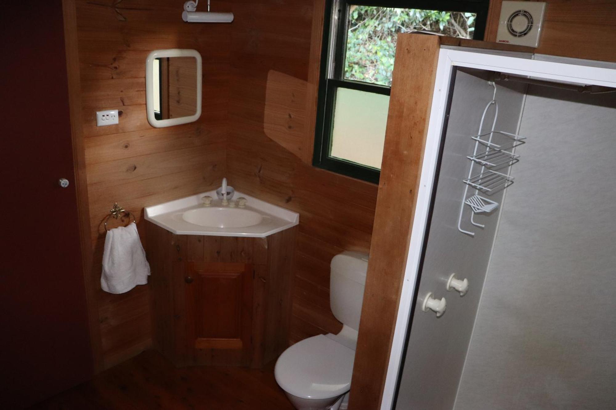 Bellthorpe Stays Maleny Room photo